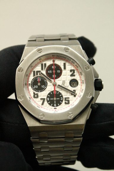 Entfernung aller Kratzer und Macken durch die hochwertige und professionelle Aufarbeitung durch den Uhrmachermeister in der Region Aachen.