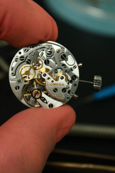 Kompletter Service, Reparatur, Unterhalt, Revision einer Omega Speedmaster mit originalen Bauteilen. Kaliber 861