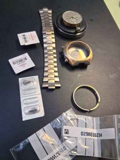 Kompletter Service, Reparatur, Unterhalt, Revision einer Omega Speedmaster mit originalen Bauteilen.
Wasserdichtigkeit herstellen.