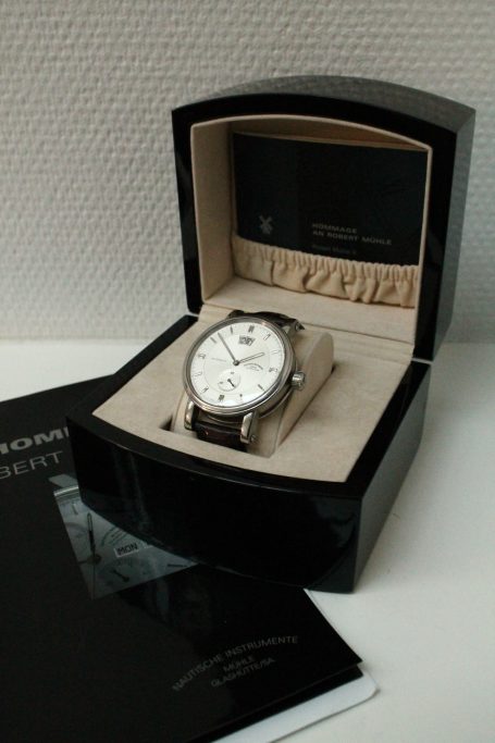 Limitierte Auflage von Mühle Glashütte mit Großdatum. Komplett neuwertig mit Garantie überholt.
Robert Mühle 