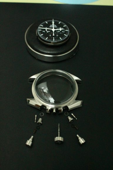 Kompletter Service, Reparatur, Unterhalt, Revision einer Omega Speedmaster mit originalen Bauteilen.
Wasserdichtigkeit herstellen. 