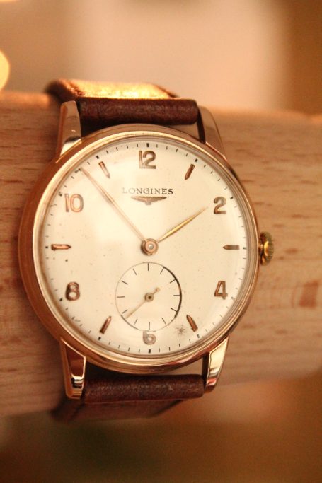 Longines von 1950 mit 750er Vollgoldgehäuse komplett restauriert und mit Garantie beim Uhrmachermeister zu verkaufen.