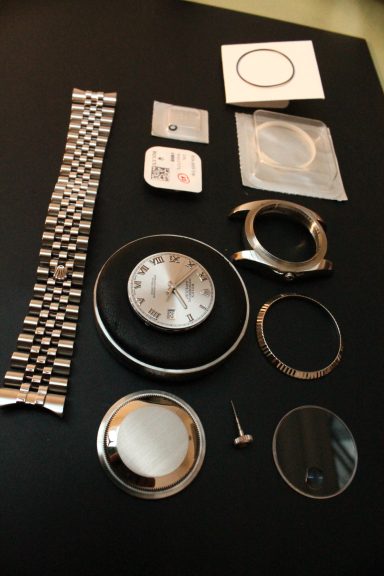 Kompletter Service für Rolex Datejust mit originalen Ersatzteilen. Revision, Aufarbeitung des Gehäuses und Bandes, Dichtungen, 