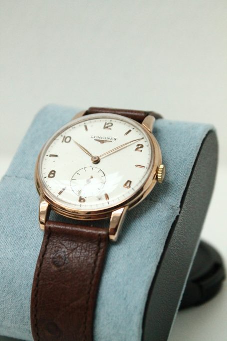 Longines von 1950 mit 750er Vollgoldgehäuse komplett restauriert und mit Garantie beim Uhrmachermeister zu verkaufen.